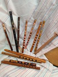 Set di 15 FLAUTI a becco e traversi