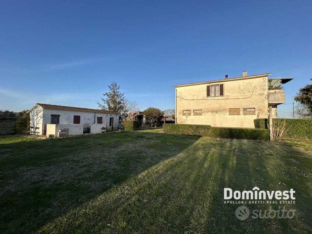 Rustico / Casale di 158 m² con 3 locali e box auto - Altro