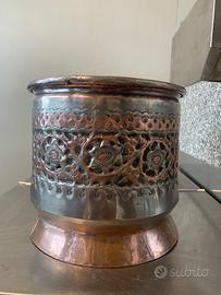 vaso vintage in rame antico lavorato