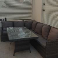 divano e tavolo in rattan da esterno 