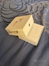 Apple Airpods  4 con NC e ricarica wireless