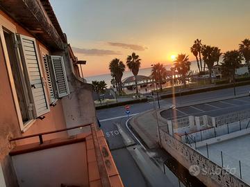 Appartamento sulla spiaggia con vista mare