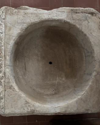 Antico lavandino/lavabo in marmo bianco di Carrara