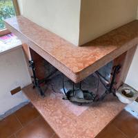 Camino angolare artigianale marmo rosso