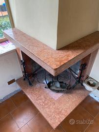 Camino angolare artigianale marmo rosso