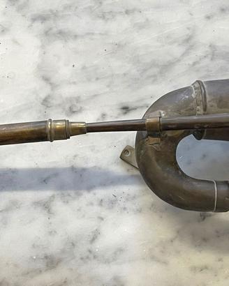 Antico clacson a tromba in ottone per automobile