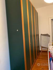 ARMADIO vestiti ampio e pregiato