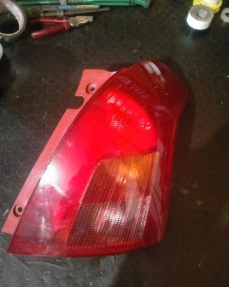 Fanali Suzuki Swift 1.3 2004