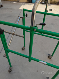 Deambulatore ascellare per anziani smontabile