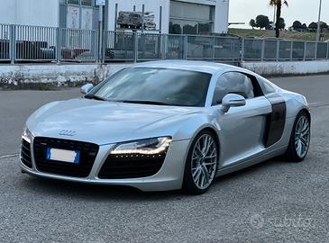 Audi r8 4.2 v8 firmata da walter de silva