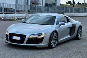 Audi r8 4.2 v8 firmata da walter de silva