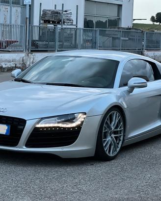 Audi r8 4.2 v8 firmata da walter de silva