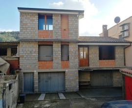 Casa panoramica con 2 garage e giardino