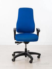 Poltrona da ufficio blu con schiena reclinabile