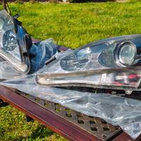 Set fari anteriori Lexus IS 220D-250-350 originali
