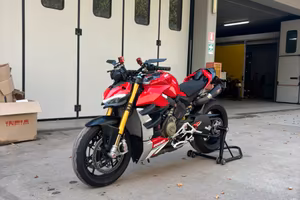 Ducati streetfighter v4s