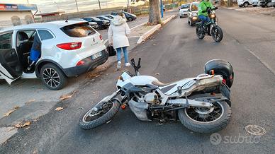 moto BMW f650 Funduro 97, sia intera che a pezzi.