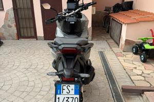 Honda x-adv 750 2025