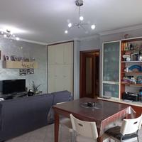 PARETE ATTREZZATA+TAVOLO DA PRANZO 8 posti(1mx 1m)