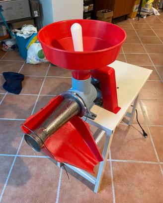 macchina per passata pomodoro