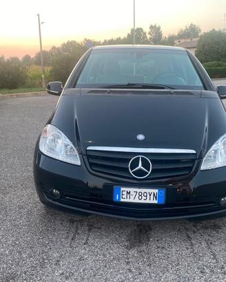 MERCEDES A 160 DAVVERO MOLTO BELLA GUARDA