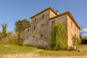Rustico / Casale di 650 m² con più di 5 locali a A