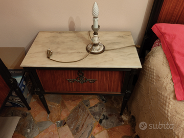 Comodino e comò con specchiera retro