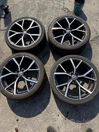 Set Cerchi in Lega Golf VIII 235/35 R19