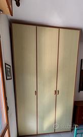 COPPIA DI ARMADI 3 ANTE IN LEGNO MOLTO CAPIENTI