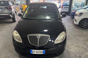 Lancia Ypsilon 1.3 MJT 75 CV MomoDesign