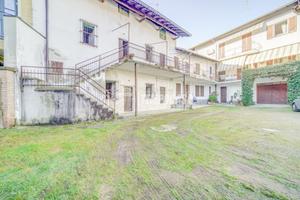 TRILOCALE IN CORTE LIBERO SUBITO!