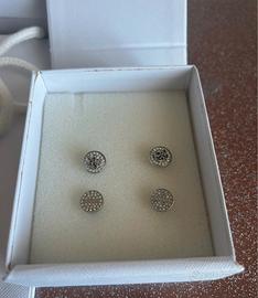 Due paia di orecchini guess