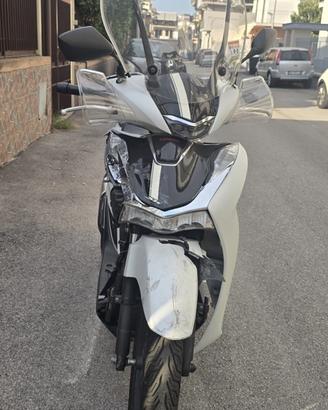 Sh 125 sport incidentato