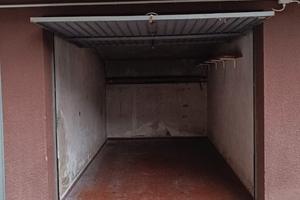 Box auto in cortile fuori terra