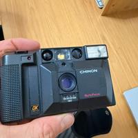 Macchina fotografica a rullino e pellicola