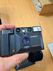 Macchina fotografica a rullino e pellicola