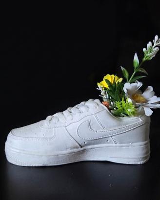 vasetto con piantine nike air force 1