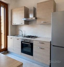 Bilocale con terrazzo in zona servita
