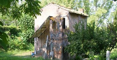 Terreno e Casaletto da ristrutturare