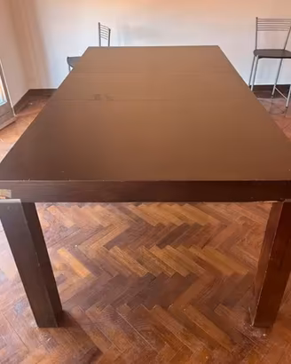 Elegante tavolo allungabile in noce