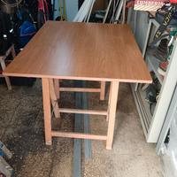 tavolo da lavoro con cavalletti 