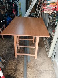 tavolo da lavoro con cavalletti 