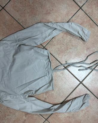 Top cropped a maniche lunghe con lacci in vita