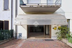 NEGOZIO A SAN MARTINO BUON ALBERGO