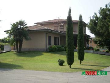Villa di 280 m² con più di 5 locali e box auto dop