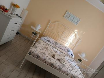 Camera con bagno privato e cucina comune