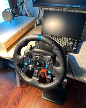 Volante Logitech G29 con pedaliera e cambio