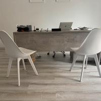 UFFICIO DI DESIGN – SCRIVANIA, SEDIE E SCAFFALE