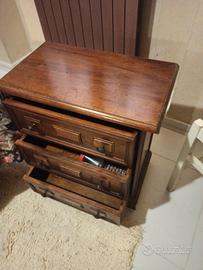 2 cassettiere +comodino 