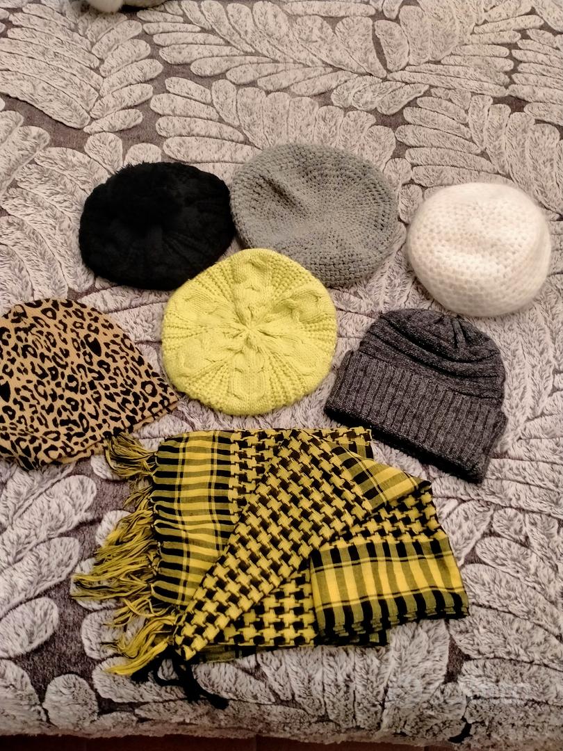 Cappelli/coppola tutti+pashmina €5,00 - Abbigliamento e Accessori In vendita  a Torino